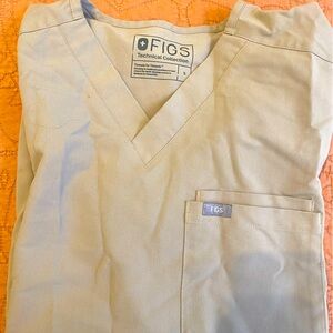 LIMITED EDITION

Men’s Figs scrub top